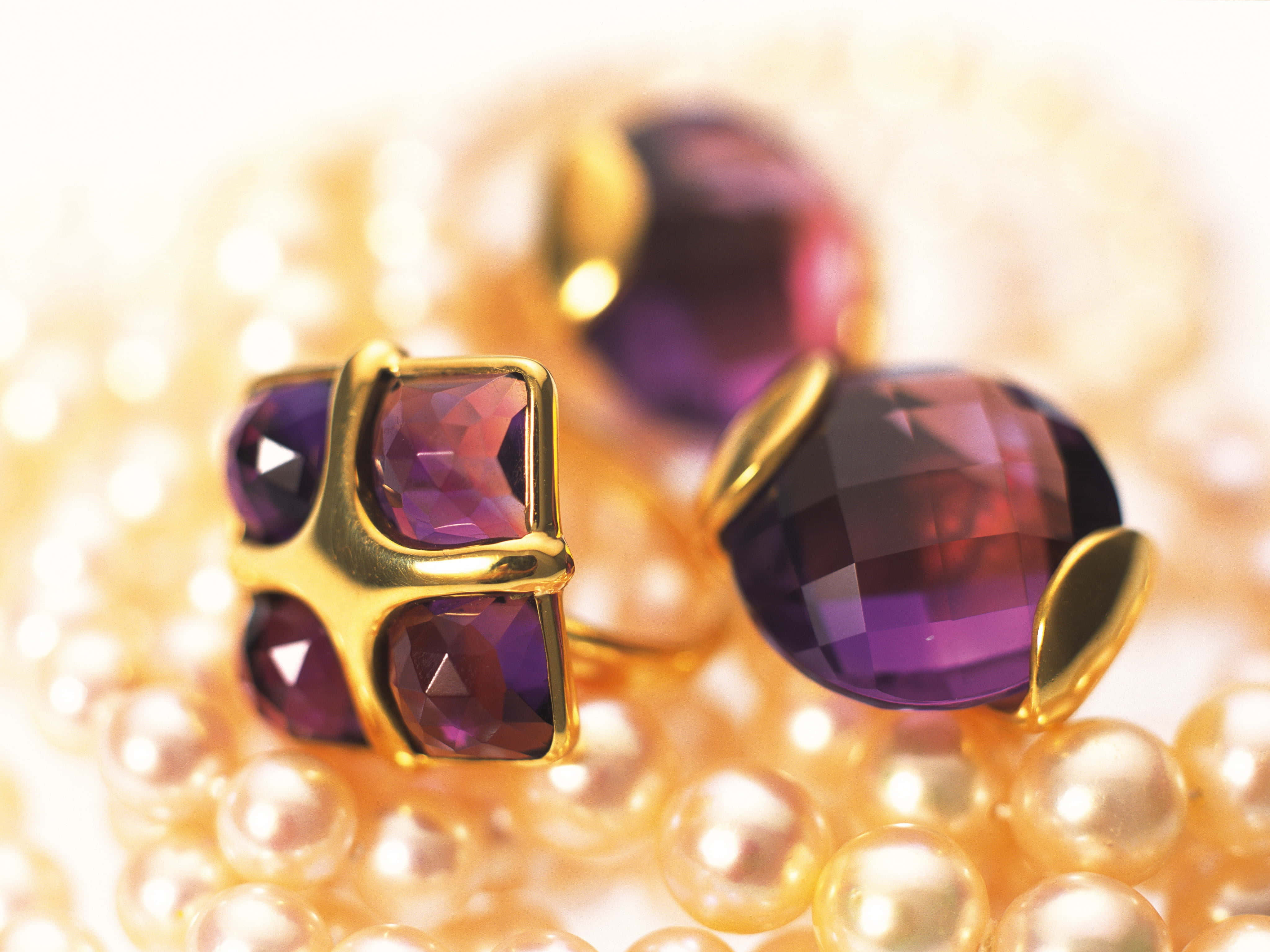 golden earrings, faceted purple gemstones, creamy pearls, 4K Desktop Wallpaper