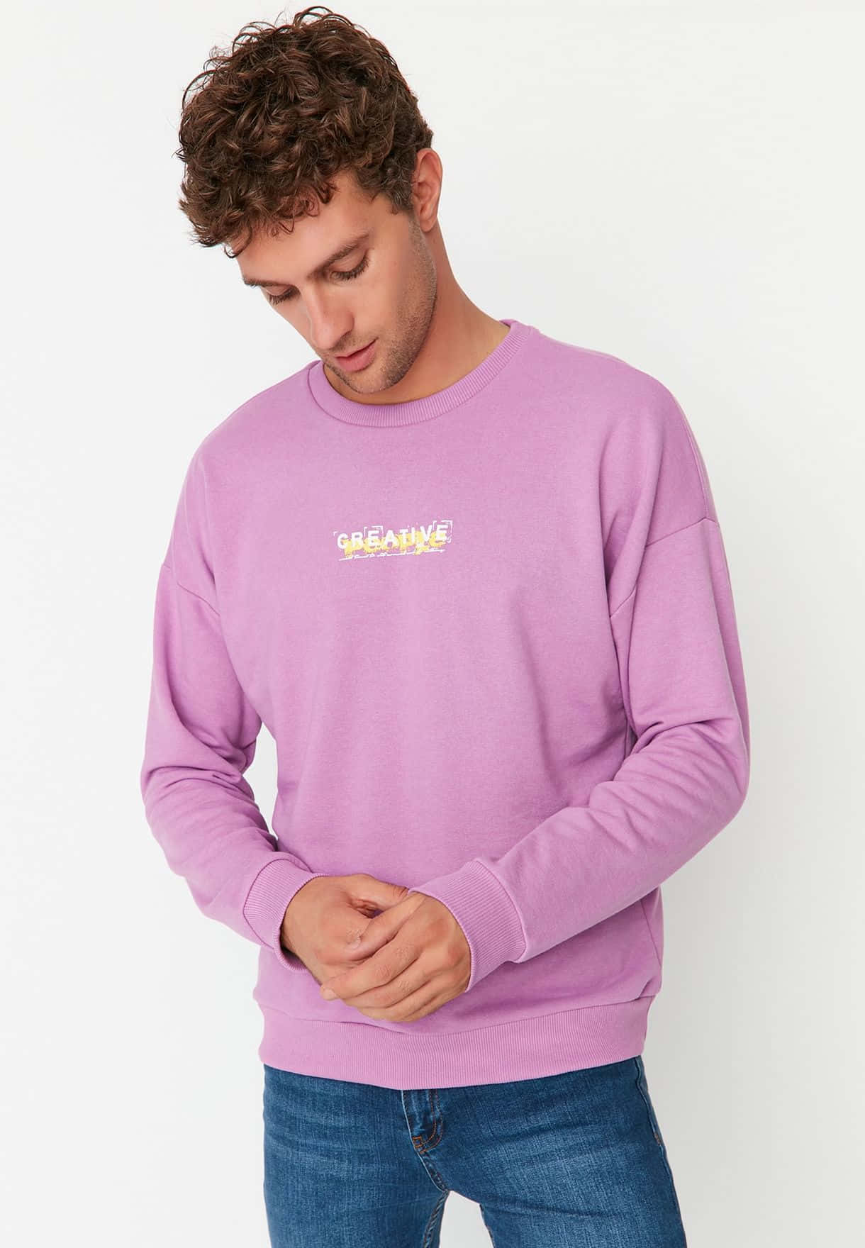 purple sweatshirt, lavender sweatshirt, curly brown hair, HD Phone Wallpaper