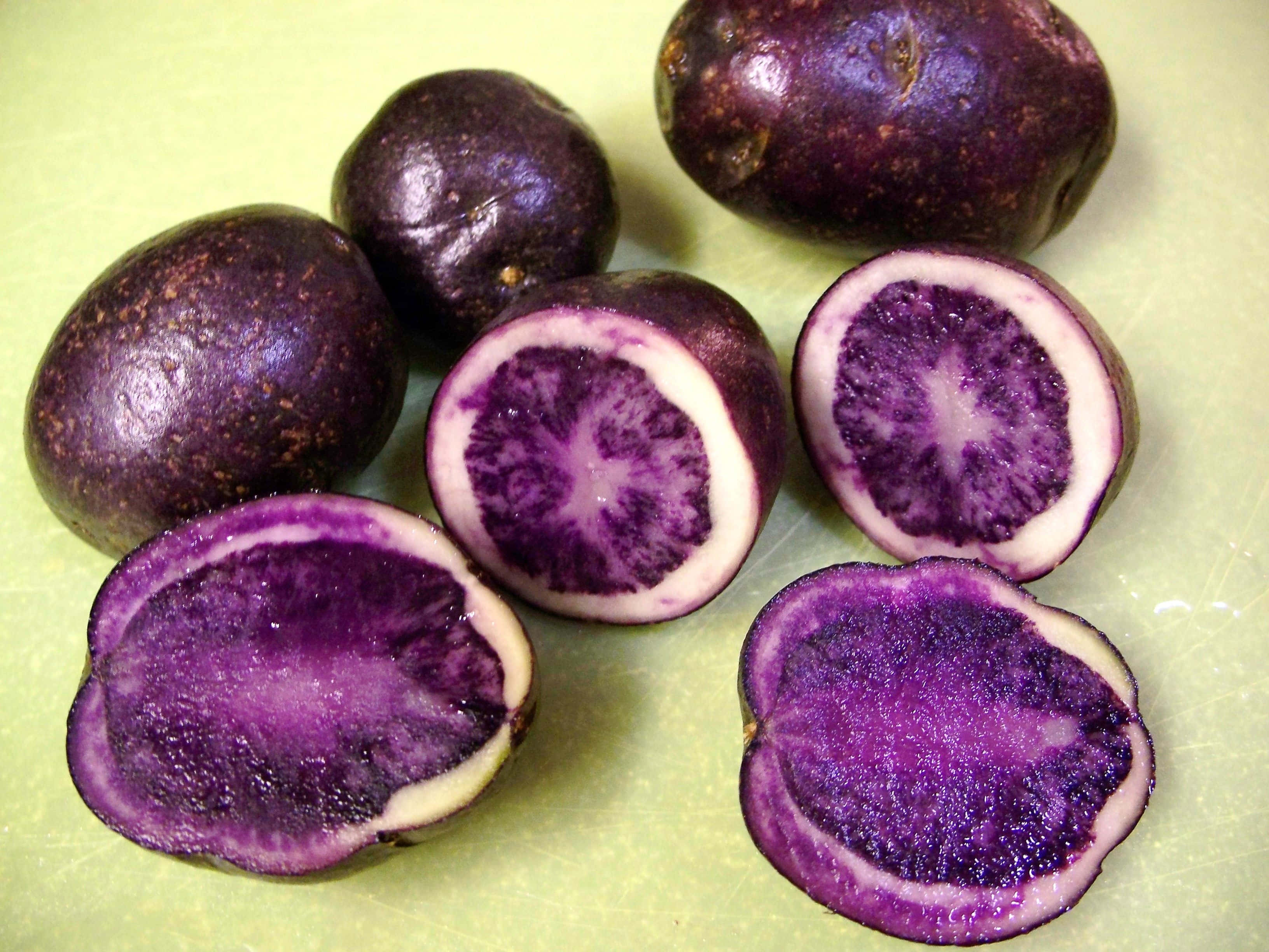 Purple Sweet Potato, vibrant inner flesh, pale green cutting board, 2K Desktop Wallpaper