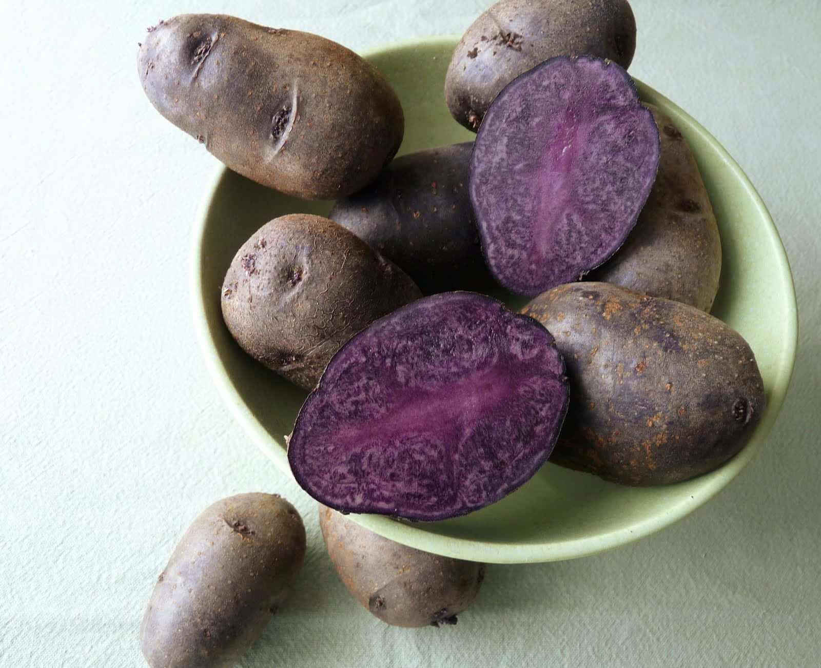 Purple Potato, light green bowl, purple-skinned potatoes, HD Desktop Wallpaper