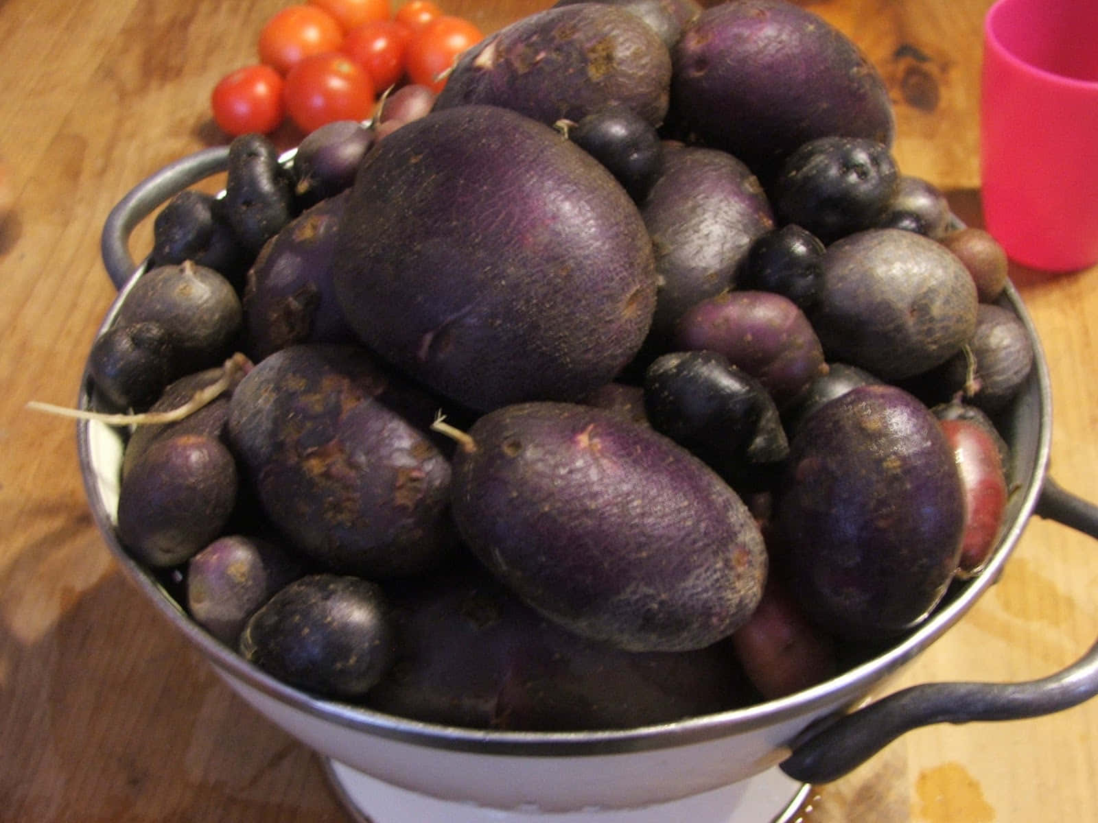 purple potato, metal colander, deep purple potatoes, HD Desktop Wallpaper