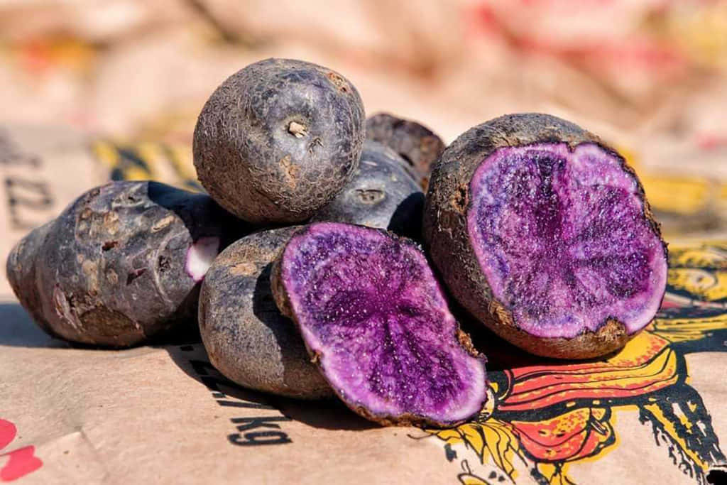 Purple Potatoes, vibrant purple potato halves, sparkling inner flesh, SD Desktop Wallpaper