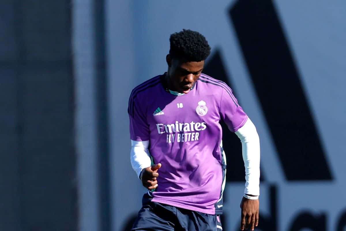 purple training kit, soccer player, daytime practice session, SD Desktop Wallpaper
