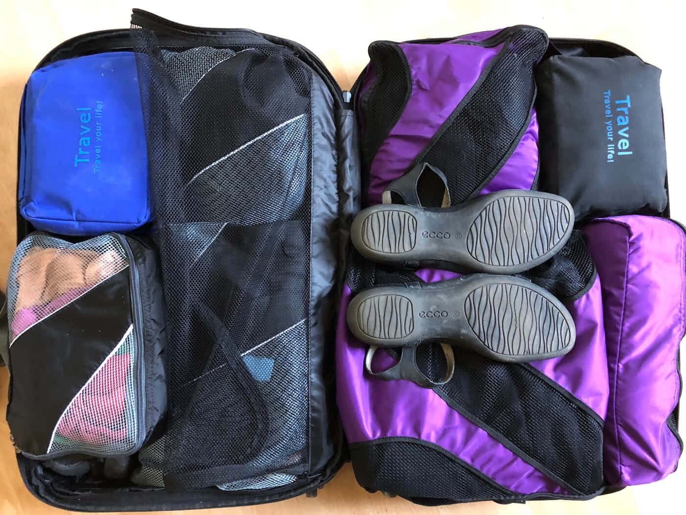 purple travel bag, black travel suitcase, purple compression bags, HD Desktop Wallpaper