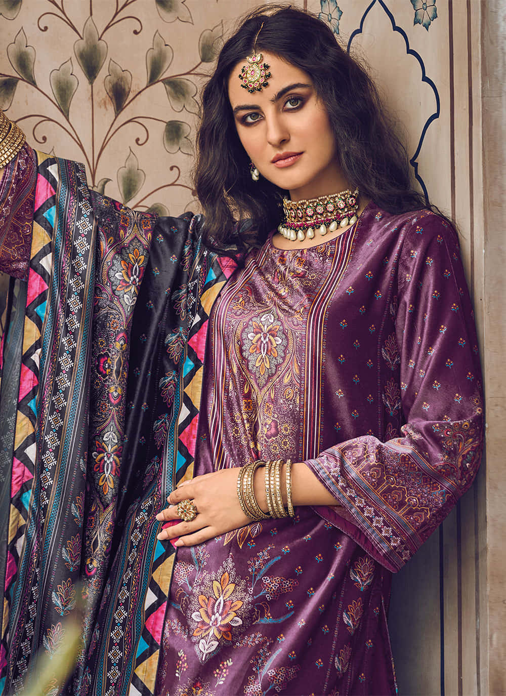 Purple Velvet, rich purple embroidered kurta, patterned dupatta, HD Phone Wallpaper