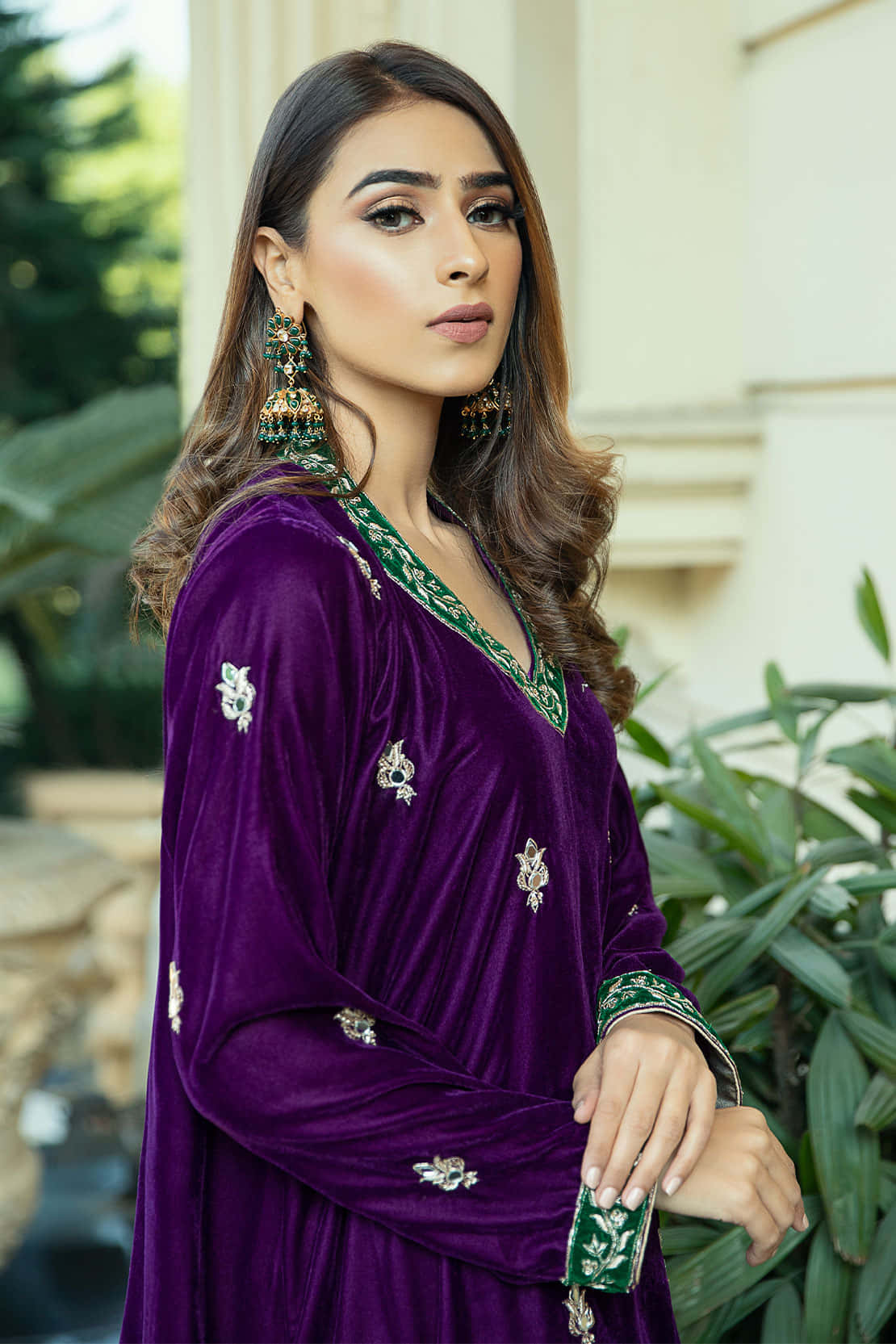 Purple Velvet, purple velvet outfit, green embroidery, HD Phone Wallpaper