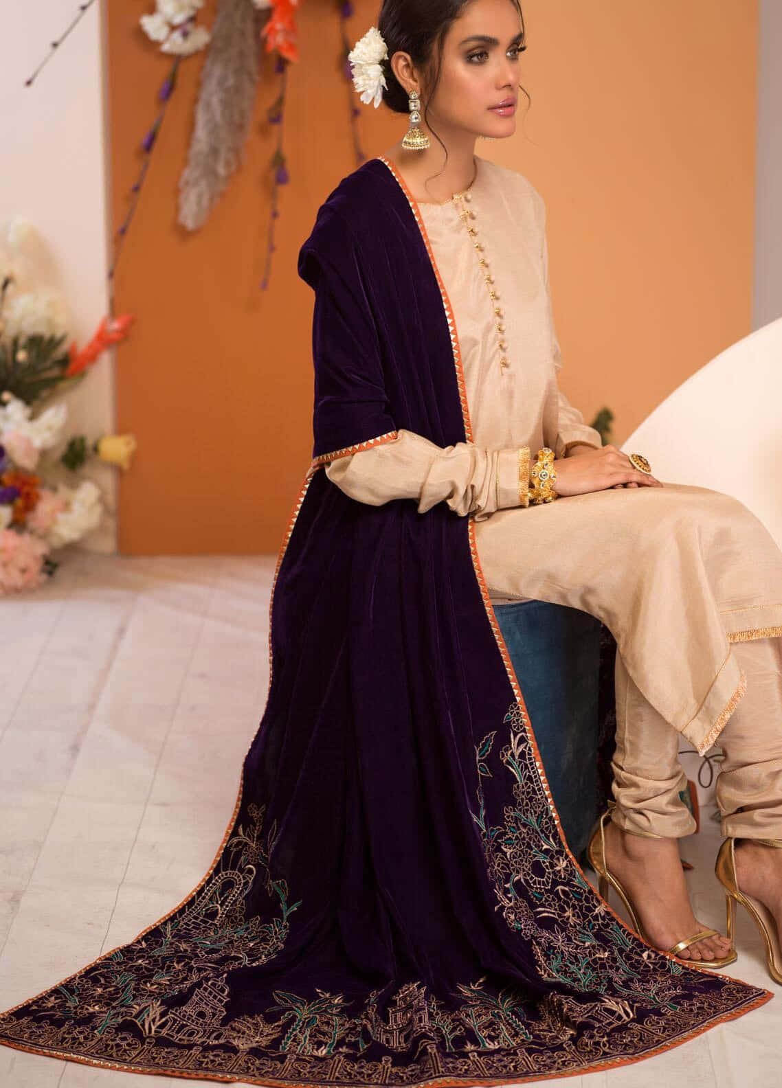 purple velvet, beige and deep purple velvet attire, gold embroidery, HD Phone Wallpaper