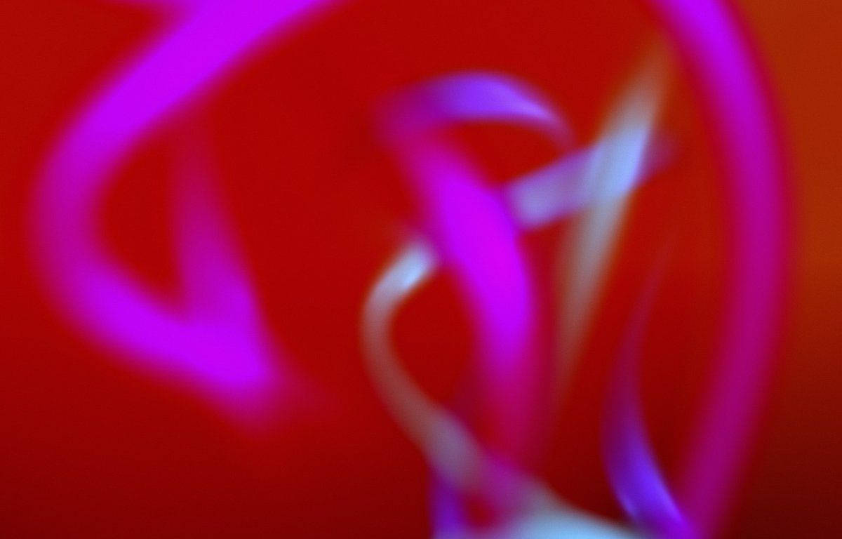 Y2k Aesthetic, purple lines, red background, SD Desktop Wallpaper
