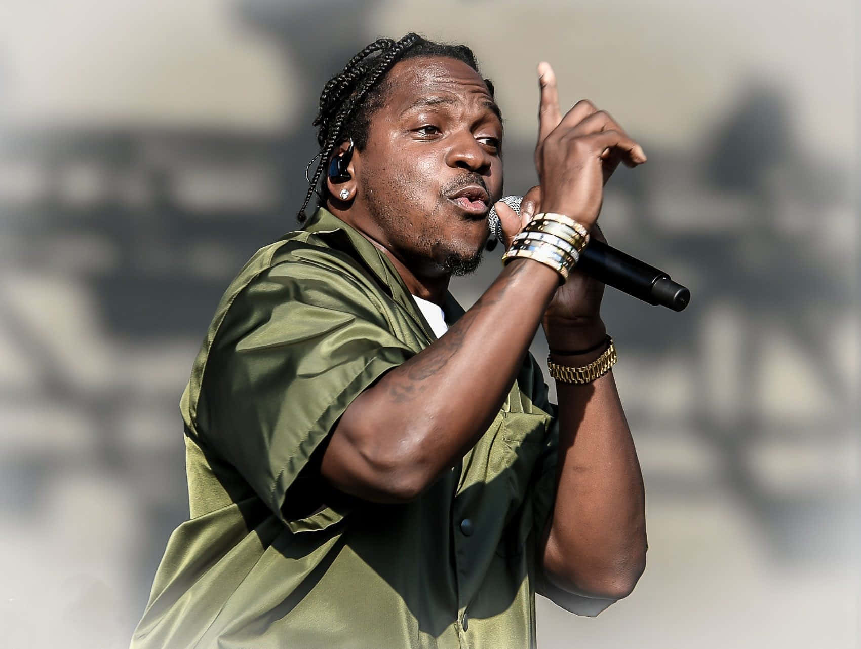 Pusha T, olive green shirt, stage, HD Desktop Wallpaper