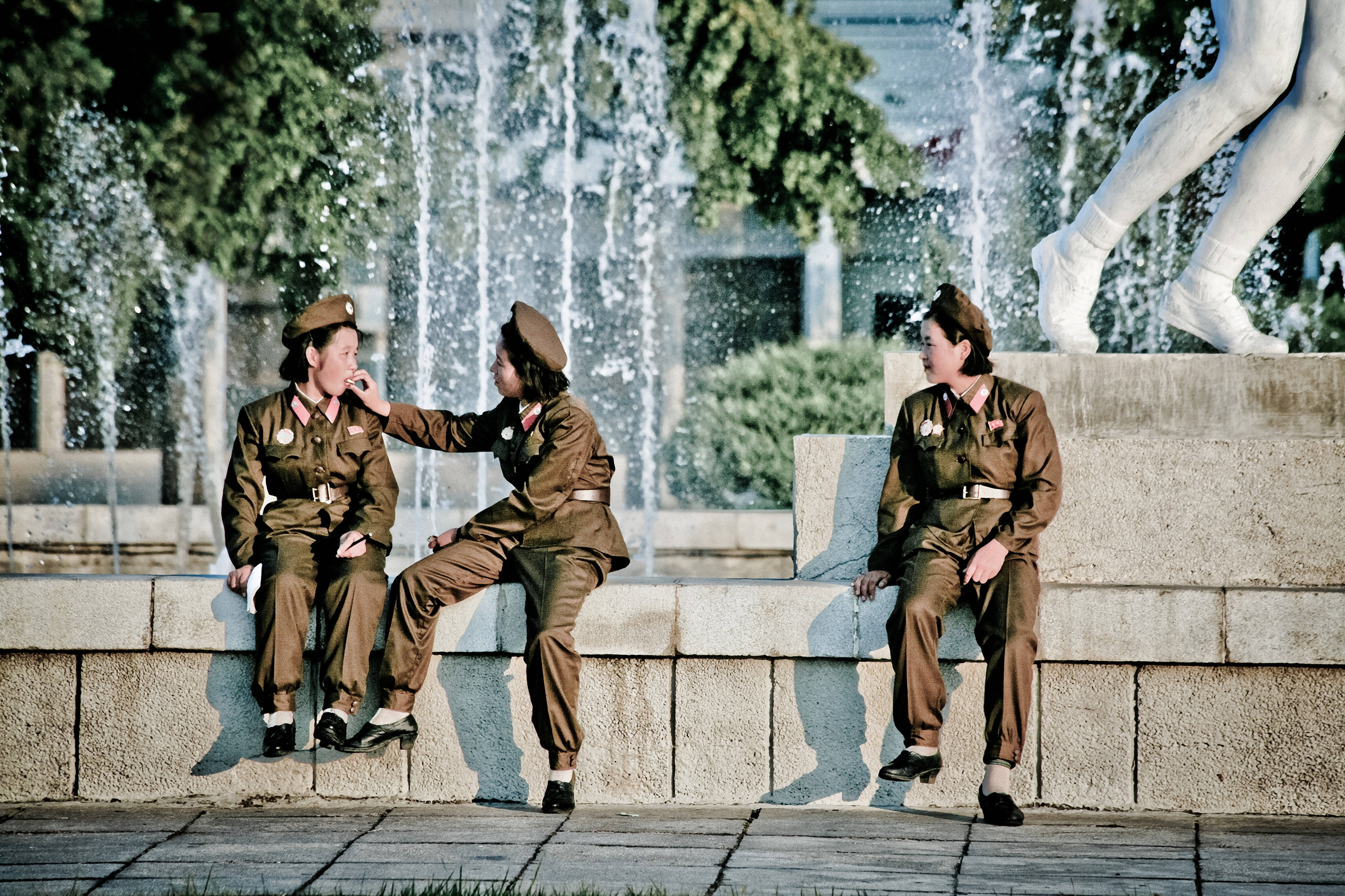 Pyongyang, brown military uniforms, stone steps, 4K Desktop Wallpaper