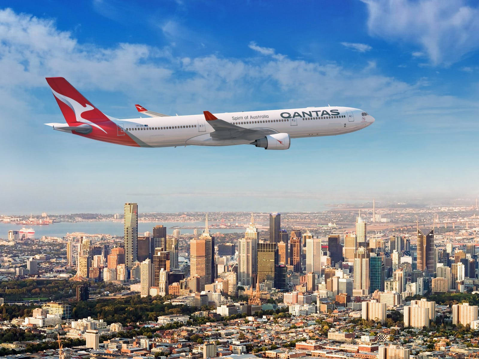 Qantas, passenger airplane, cityscape, HD Desktop Wallpaper