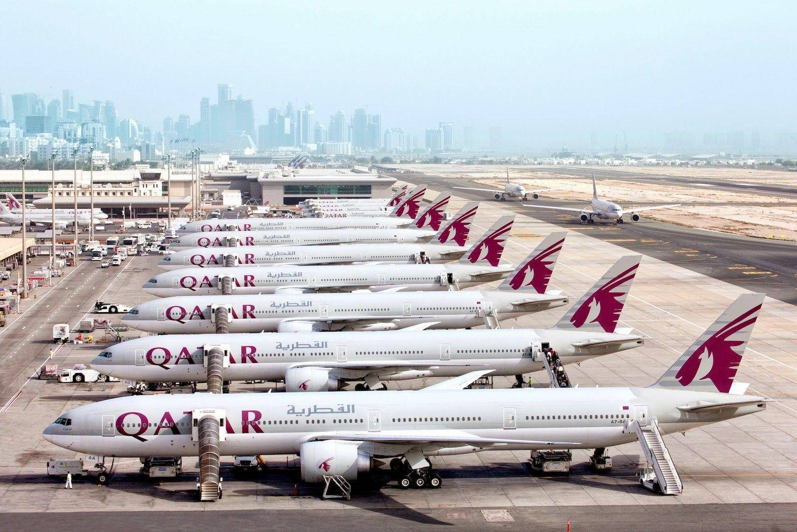 Qatar Airways, airplanes, airport gate, HD Desktop Wallpaper