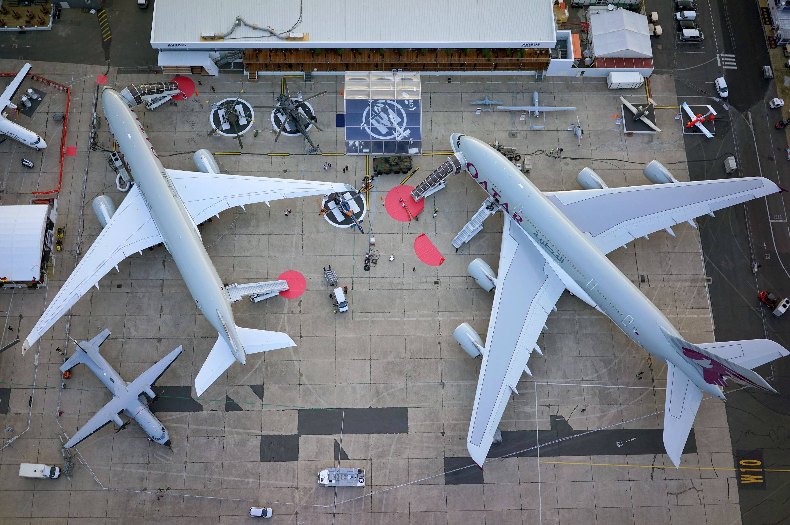 Qatar Airways, jets, airport tarmac, 2K Desktop Wallpaper
