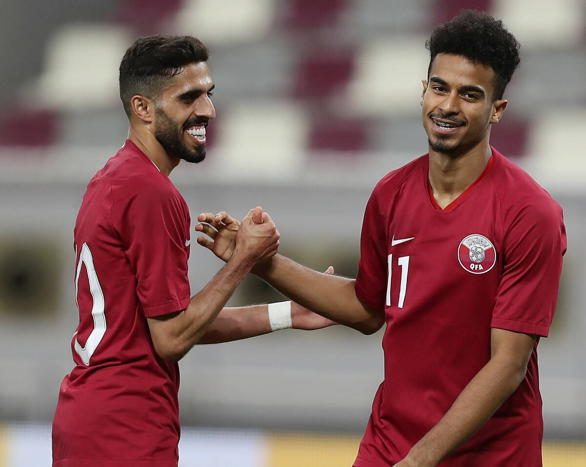 Qatar National Football Team, forwards, red jerseys, SD Desktop Wallpaper