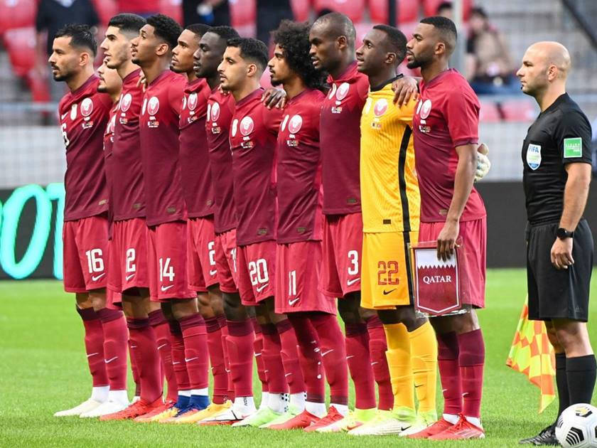 Qatar National Football Team, referee, red uniforms, SD Desktop Wallpaper