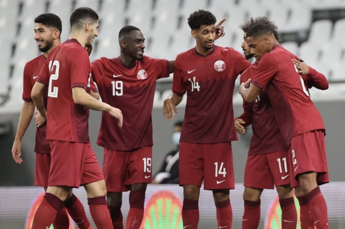 Qatar National Football Team, red jerseys, stadium field, SD Desktop Wallpaper