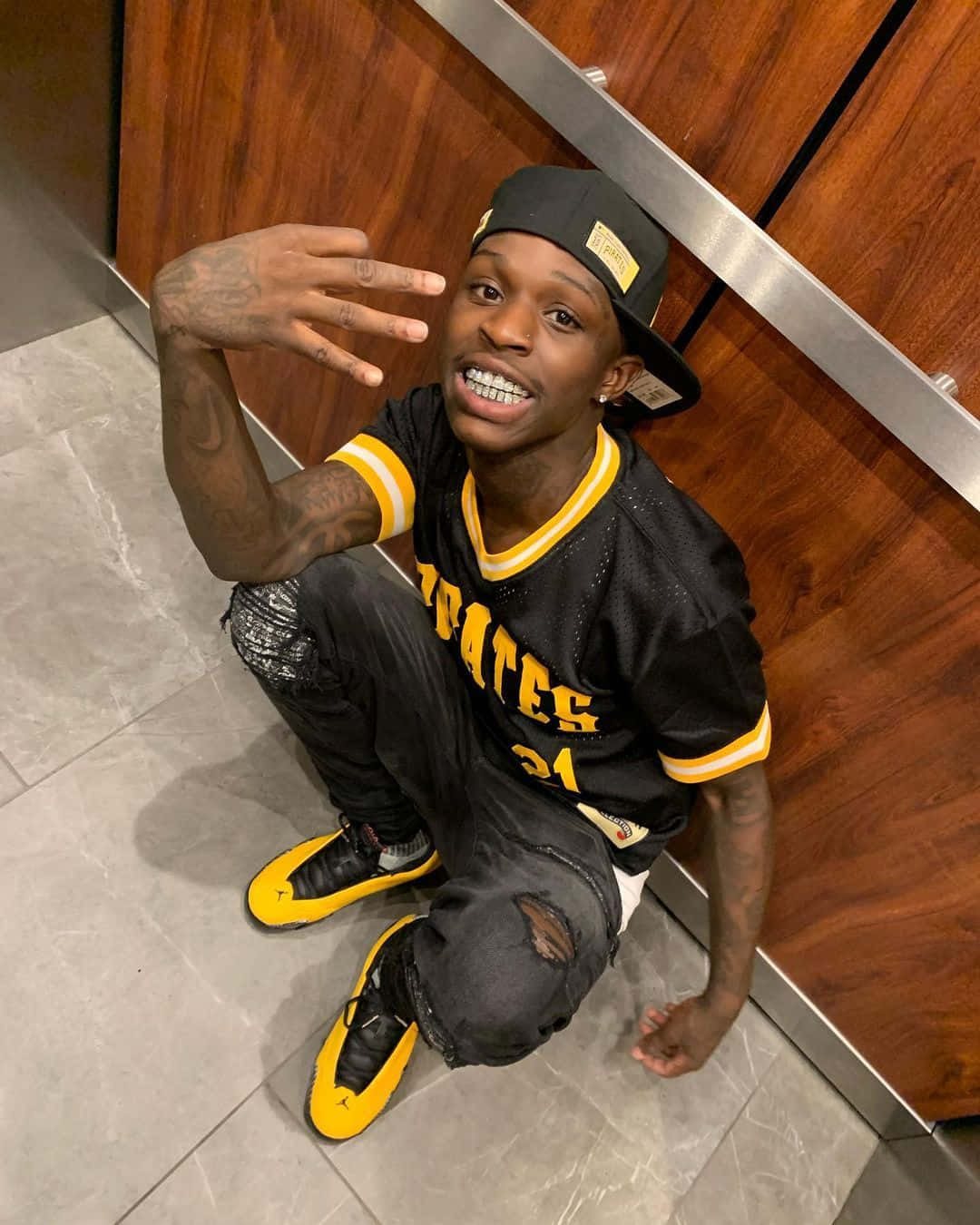 Quando Rondo, black and yellow baseball jersey, matching sneakers, HD Phone Wallpaper