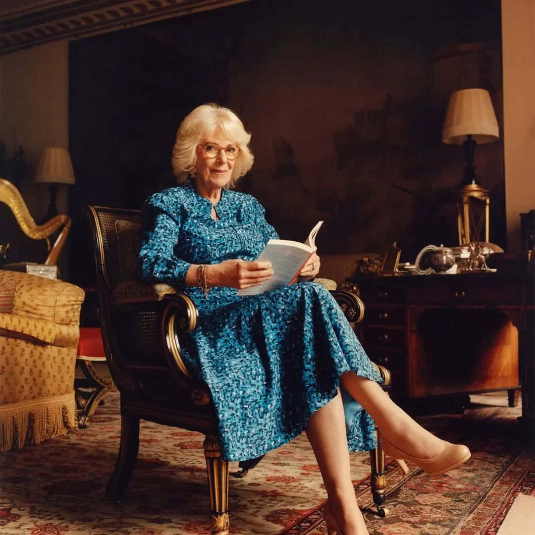 Queen Camilla, blue patterned dress, vintage armchair, SD Desktop Wallpaper