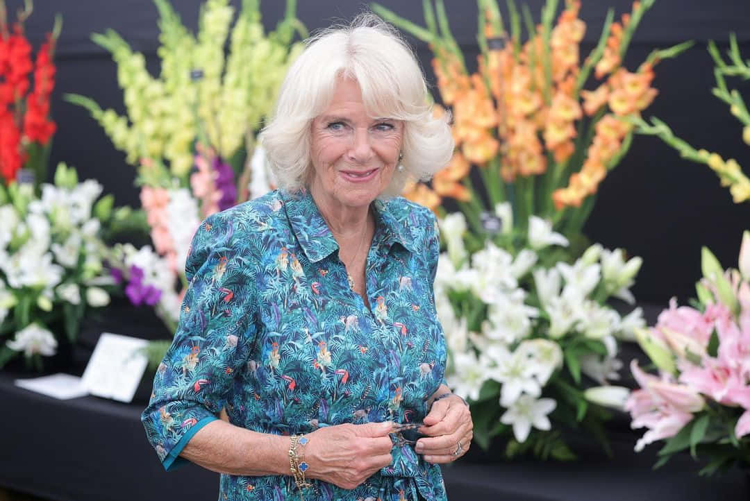 Queen Camilla, flower competition, tropical print blouse, SD Desktop Wallpaper