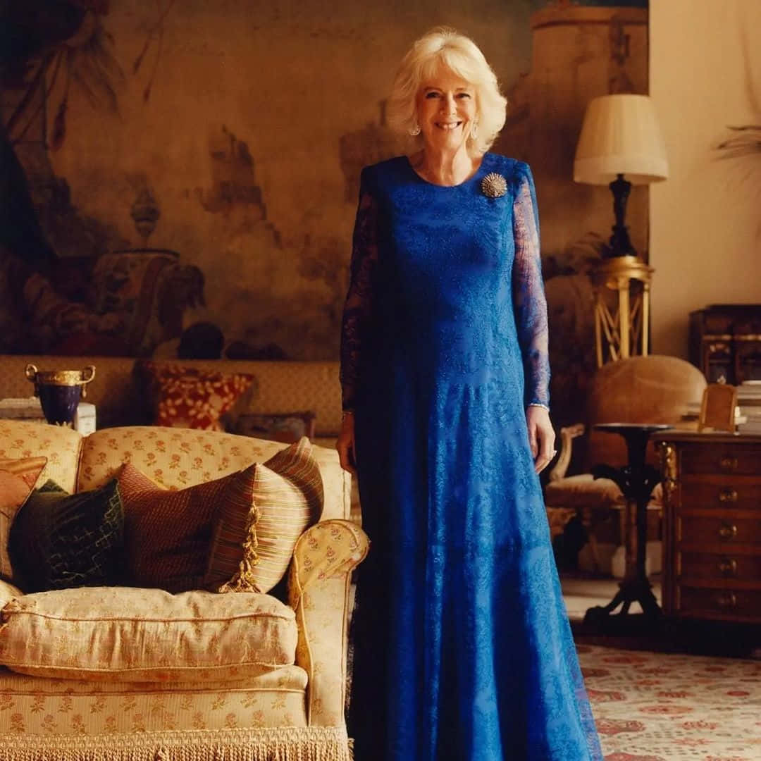 Queen Camilla, royal blue lace gown, vintage living room, SD Desktop Wallpaper