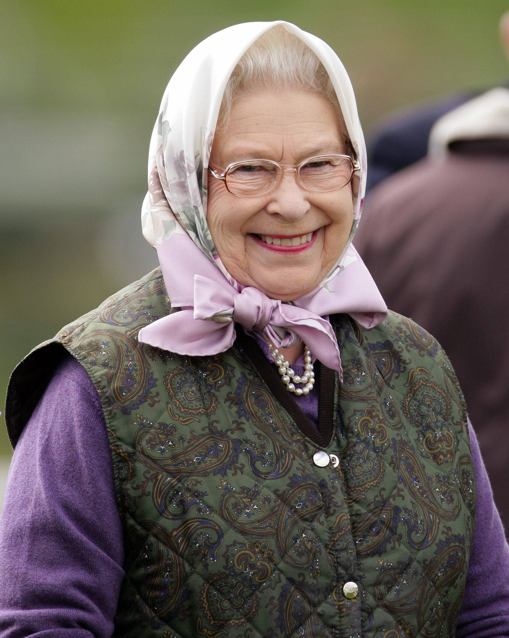Queen Elizabeth, floral headscarf, patterned vest, Full HD Phone Wallpaper