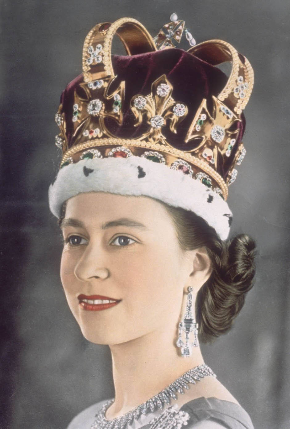 Queen Elizabeth, jeweled crown, velvet, HD Phone Wallpaper