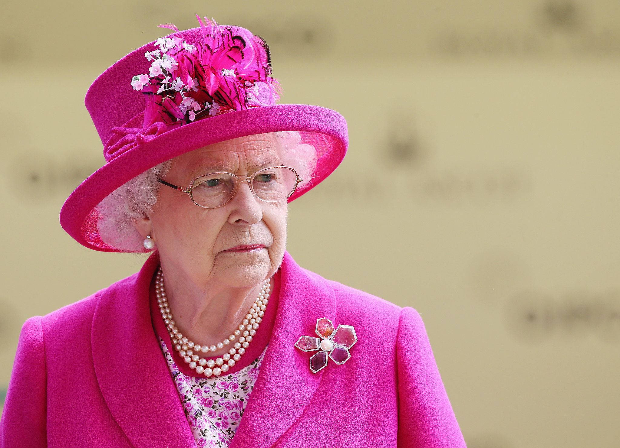 Queen Elizabeth, fuchsia pink ensemble, vibrant pink coat, Full HD Desktop Wallpaper