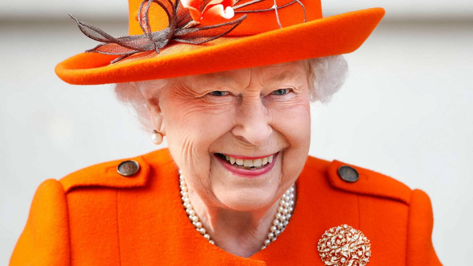 Queen Elizabeth, bright orange dress, vibrant orange coat, HD Desktop Wallpaper