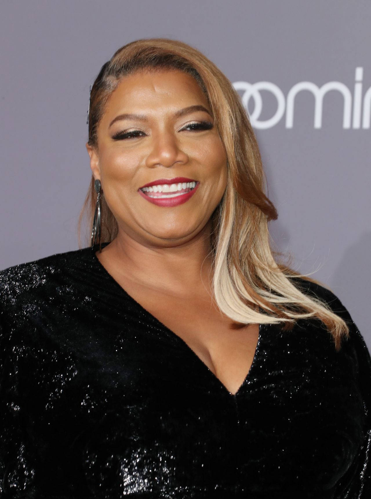 Queen Latifah, black sequined dress, blonde hair, HD Phone Wallpaper