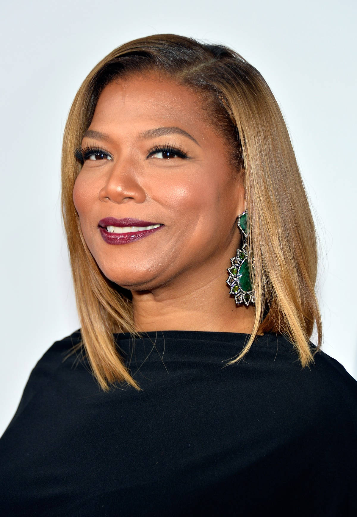 Queen Latifah, blonde hair, bold green earrings, HD Phone Wallpaper