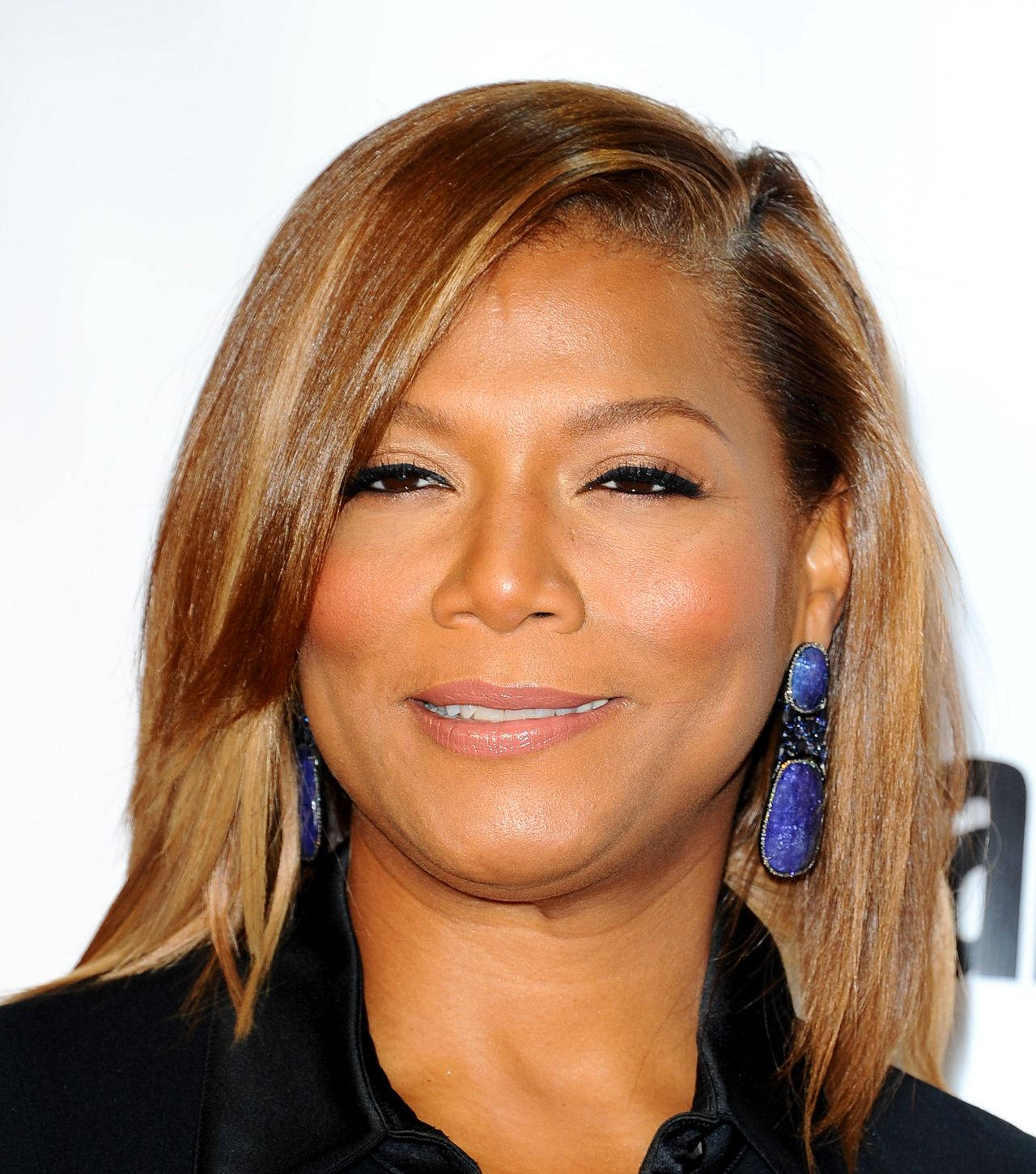 Queen Latifah, brown hair, striking blue earrings, HD Phone Wallpaper