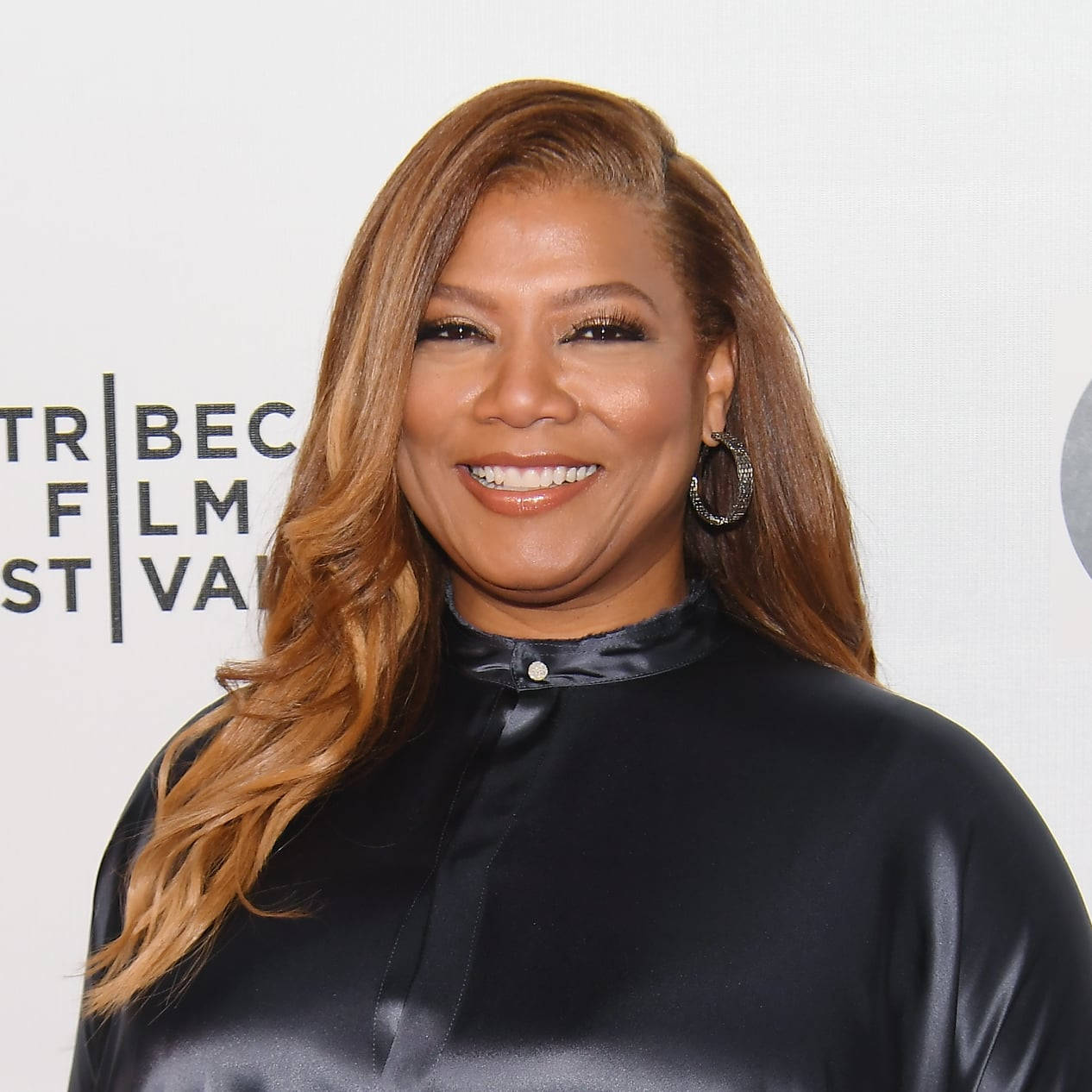 Queen Latifah, film festival, sleek black satin top, SD Desktop Wallpaper