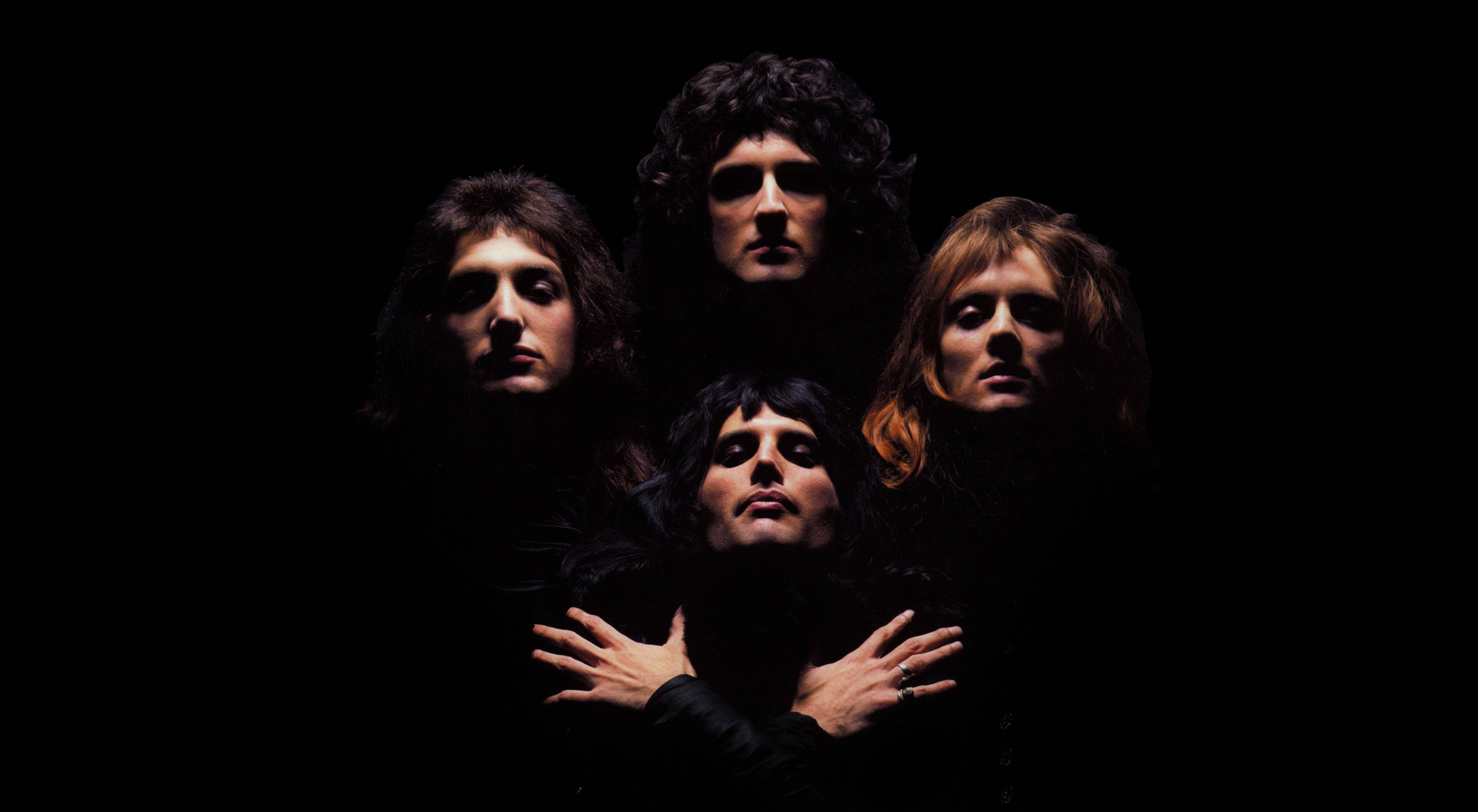 Queen, black background, dramatic lighting, 4K Desktop Wallpaper
