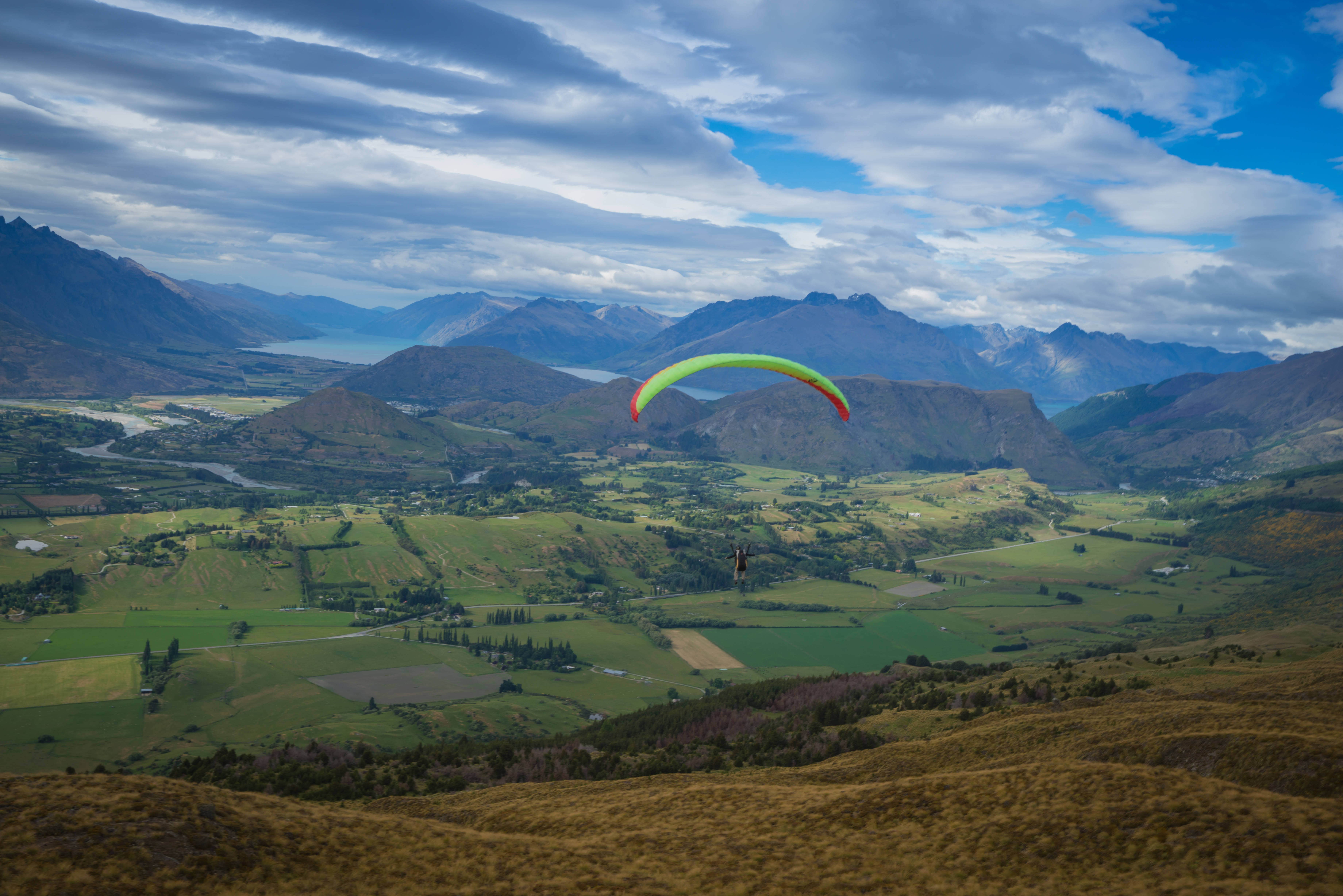 paragliding, New Zealand, vibrant green, 5K Desktop Wallpaper