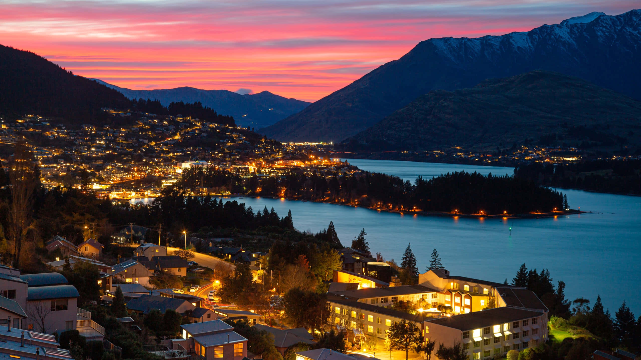 Queenstown New Zealand, dusk skyline, lakeside town, 2K Desktop Wallpaper