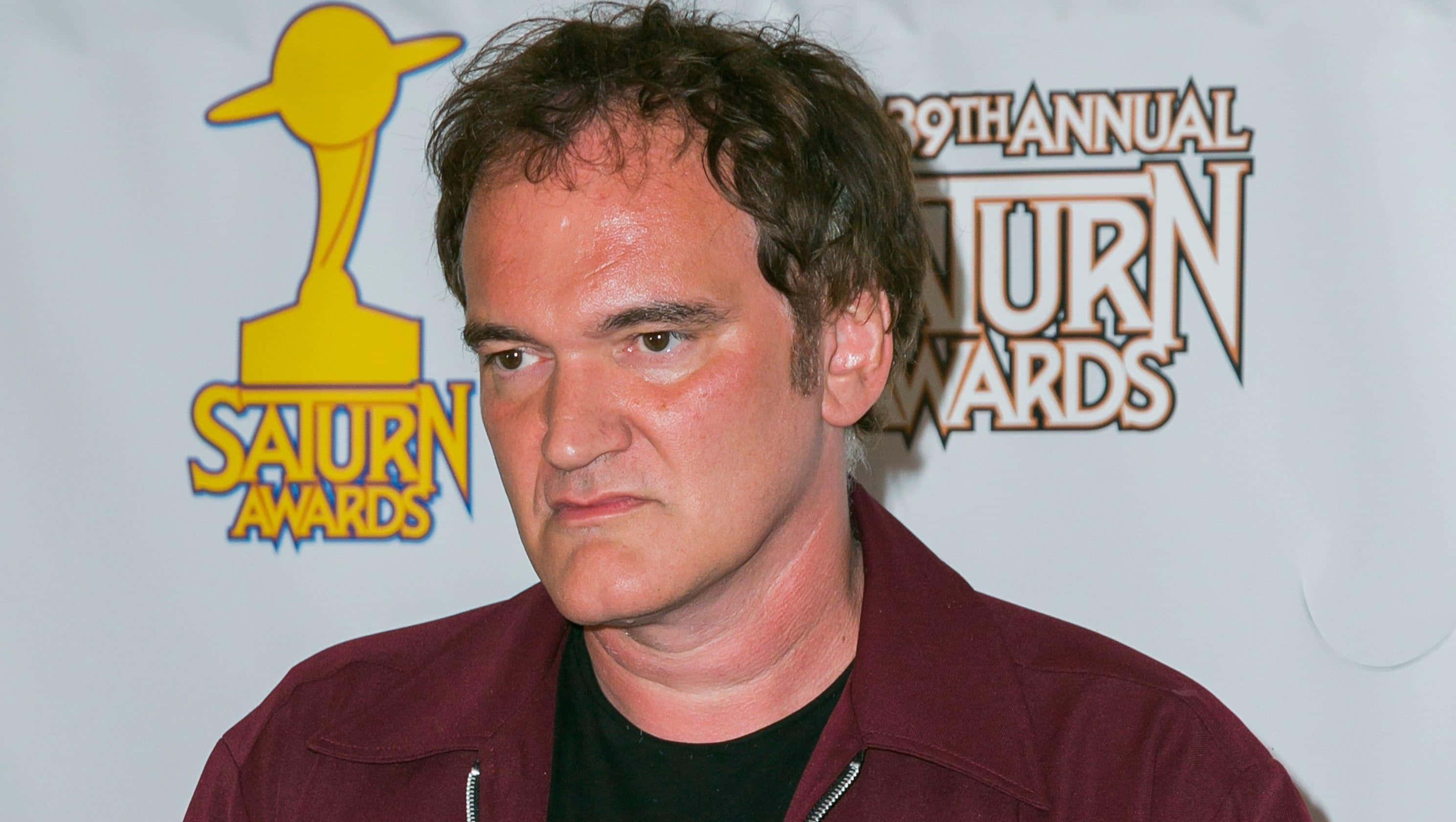 Quentin Tarantino, 1999 Saturn Awards, maroon jacket, 2K Desktop Wallpaper