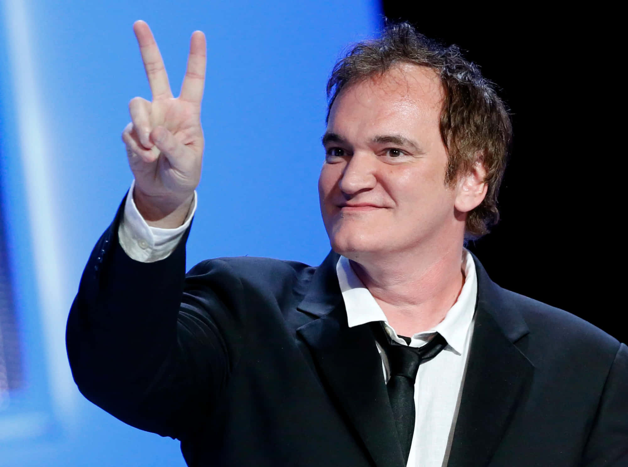 Quentin Tarantino, peace sign, black suit, Full HD Desktop Wallpaper