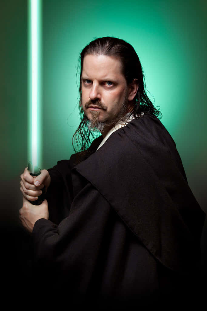 Qui-Gon Jinn, green lightsaber, black robe, SD Phone Wallpaper