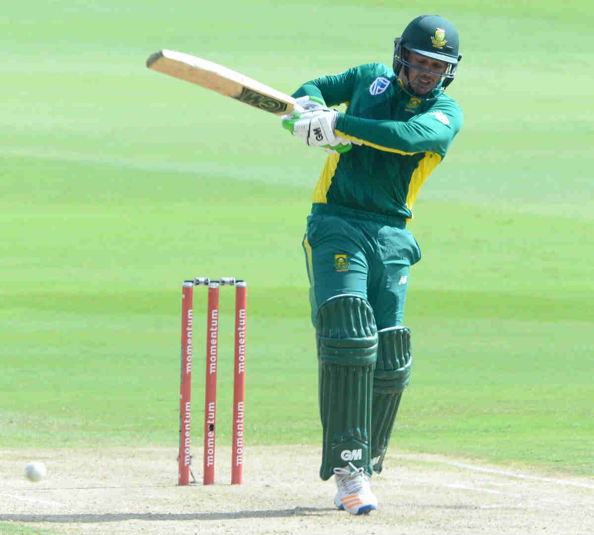 Quinton De Kock, green and yellow uniform, sunlit grass field, SD Desktop Wallpaper