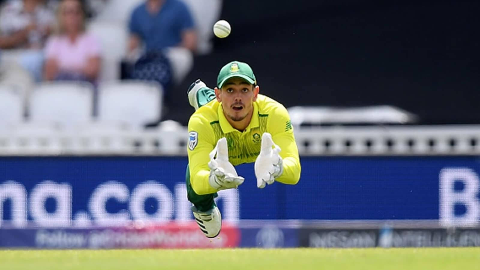 Quinton De Kock, green and yellow, white ball, HD Desktop Wallpaper