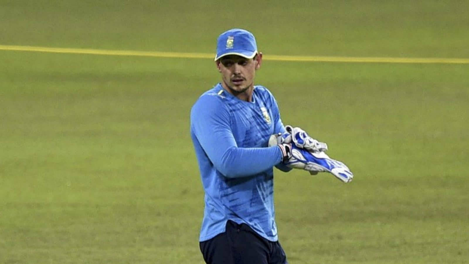 Quinton De Kock, blue uniform, green field, HD Desktop Wallpaper