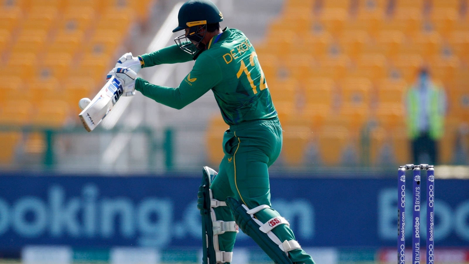 Quinton De Kock, green uniform, bat, HD Desktop Wallpaper