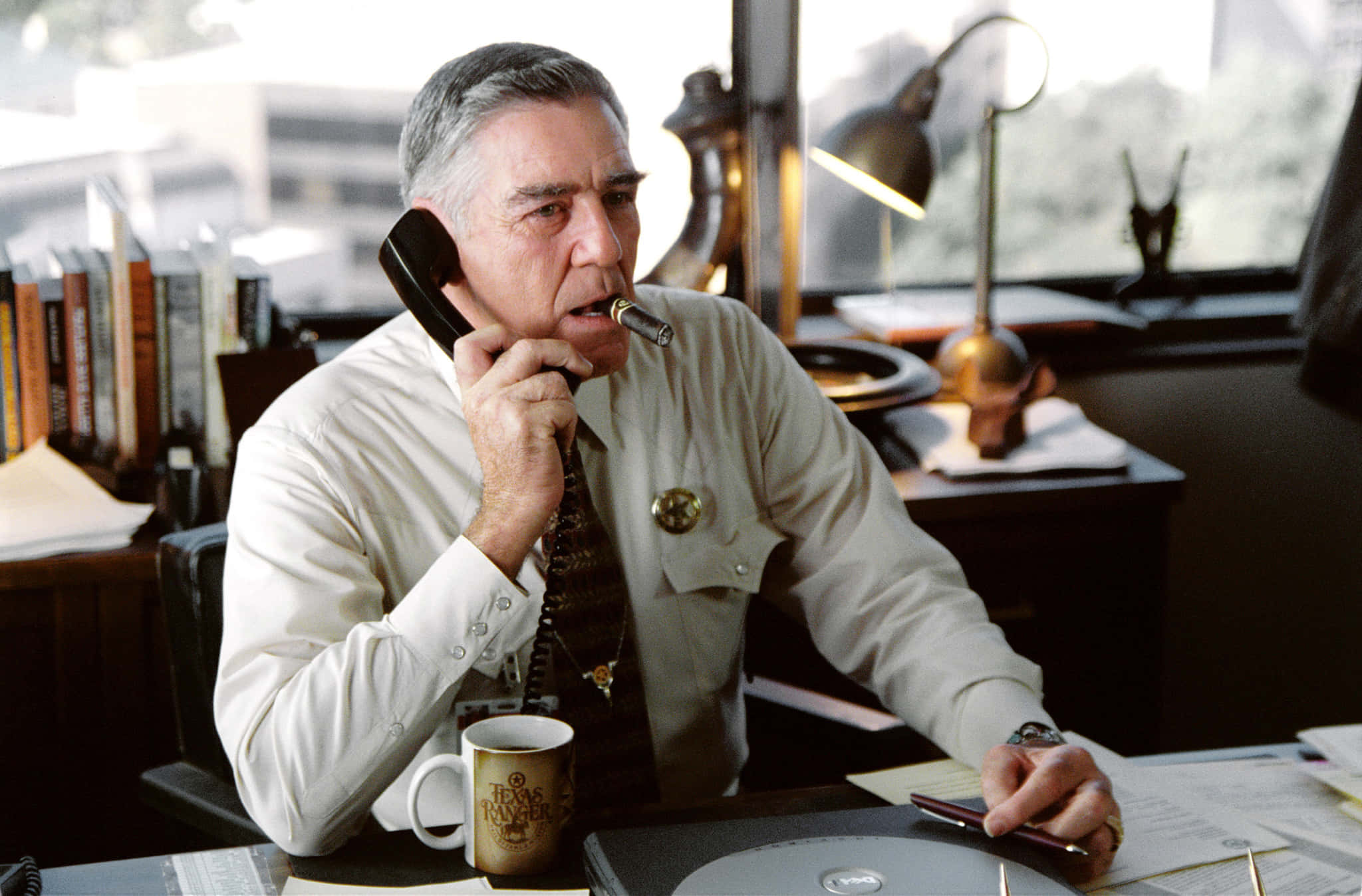 R. Lee Ermey, light shirt, cluttered office desk, Full HD Desktop Wallpaper