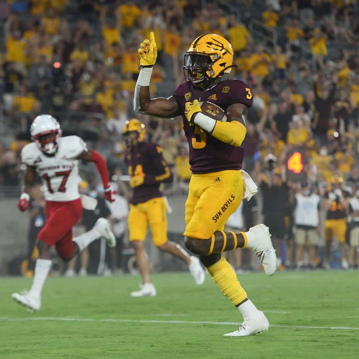 Rachaad White, maroon and gold uniform, stadium lights, SD Desktop Wallpaper