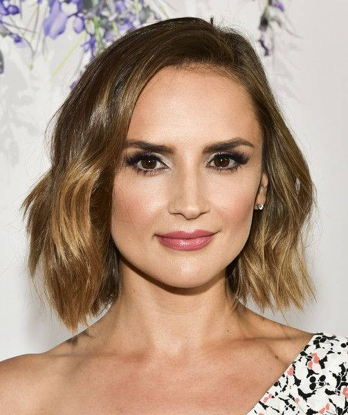Rachael Leigh Cook, short hairstyle, wavy shoulder-length brown hair, SD Phone Wallpaper