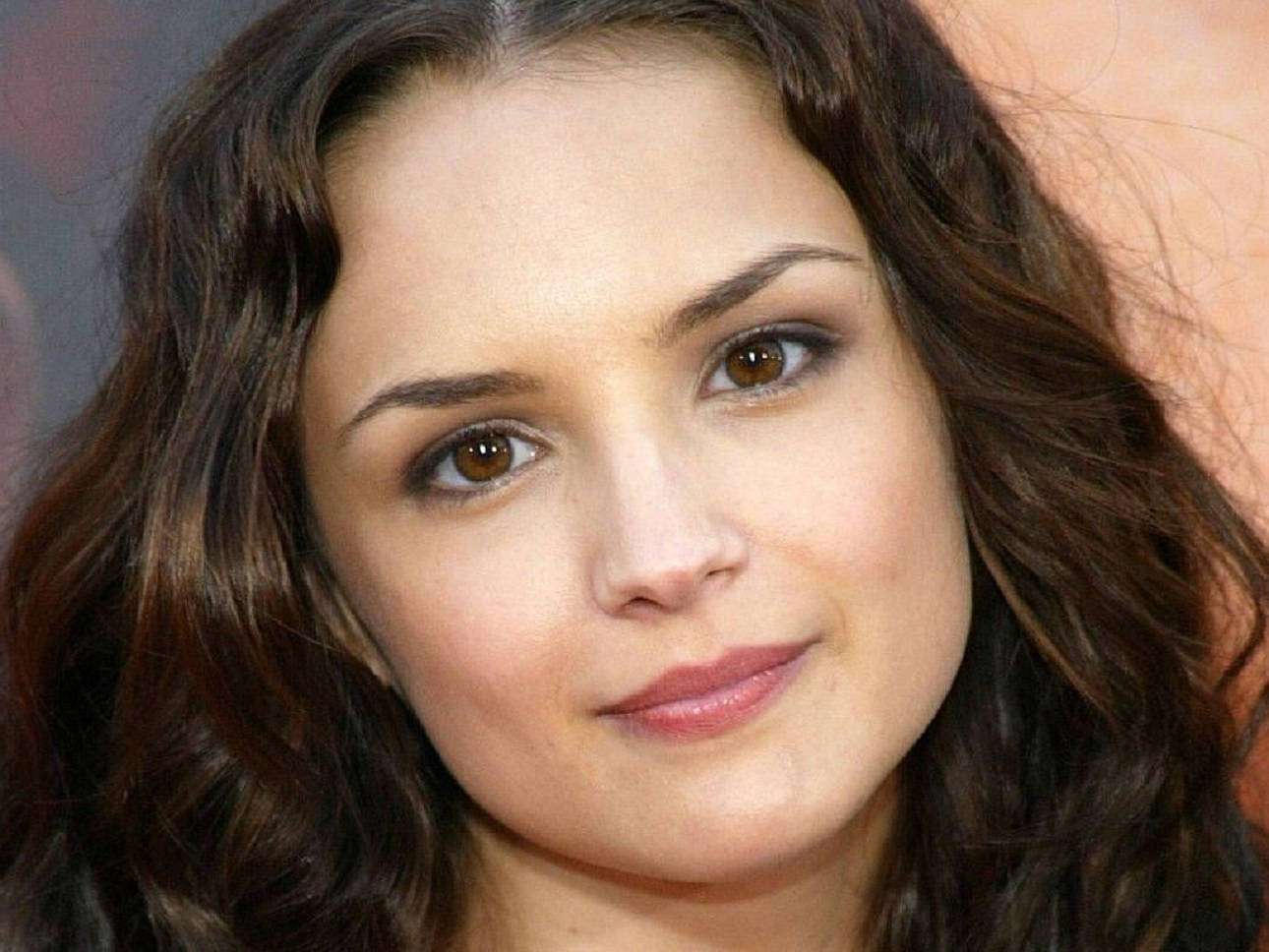 Rachael Leigh Cook, wavy brown hair, warm brown eyes, HD Desktop Wallpaper