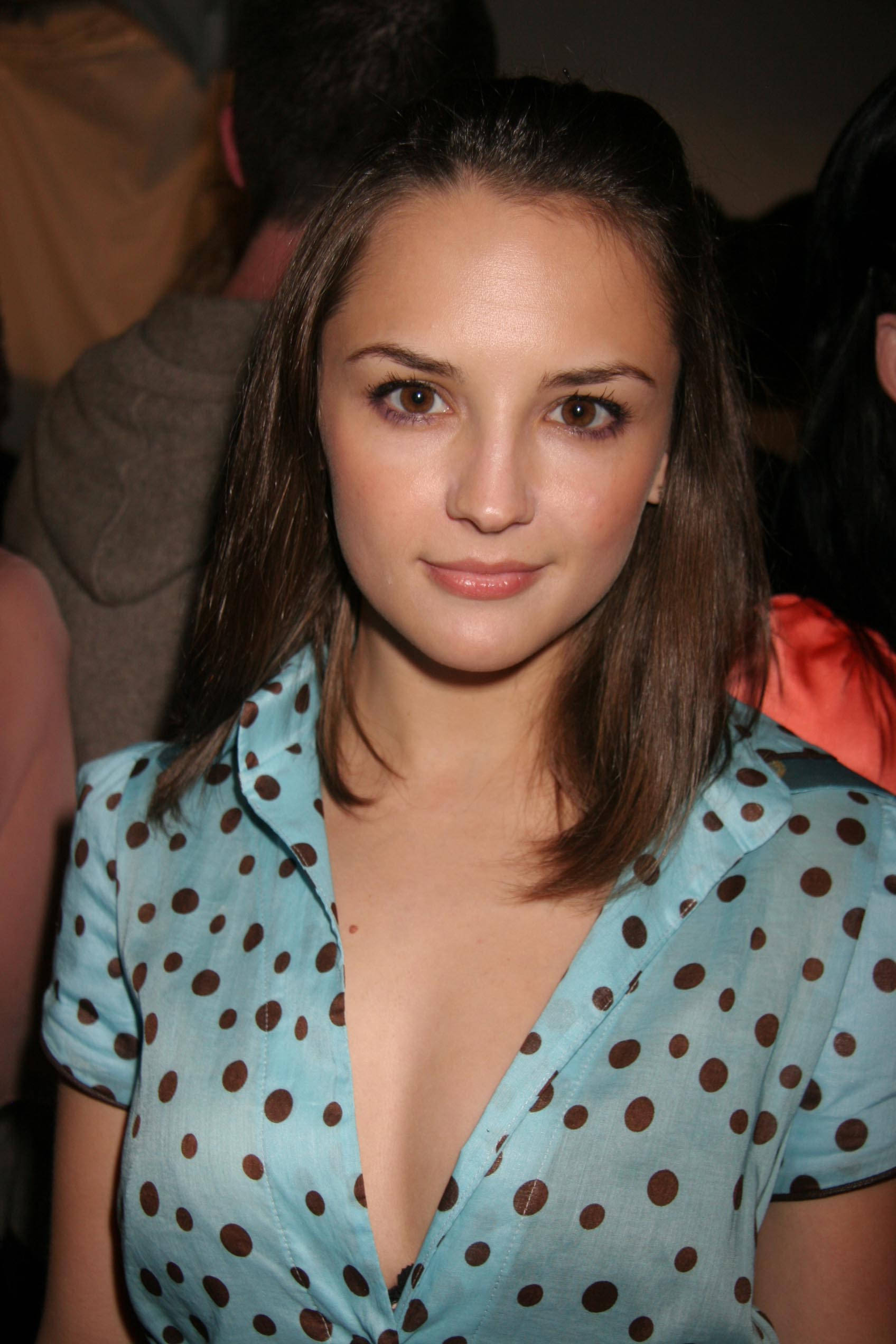 Rachael Leigh Cook, short haircut, brown hair, Full HD Phone Wallpaper