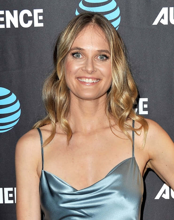 Rachel Blanchard, shimmering blue satin dress, branded event backdrop, SD Phone Wallpaper