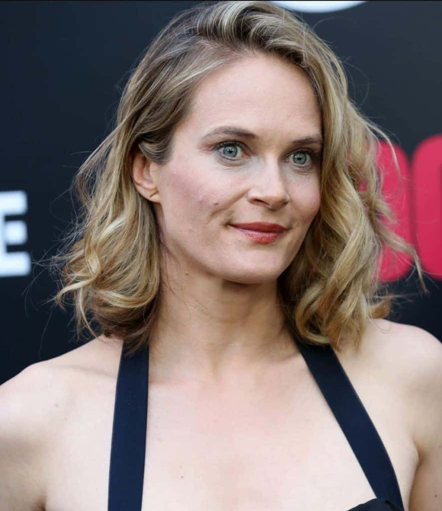 Rachel Blanchard, wavy blonde hair, green eyes, SD Phone Wallpaper