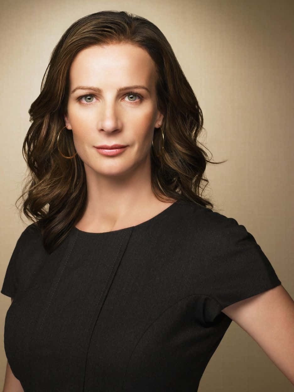 Rachel Griffiths, wavy brown hair, gold hoop earrings, SD Phone Wallpaper